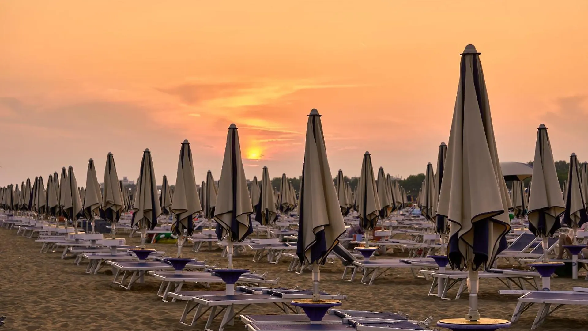 Bright Flat Next To The Beach In Bibione - Beahost